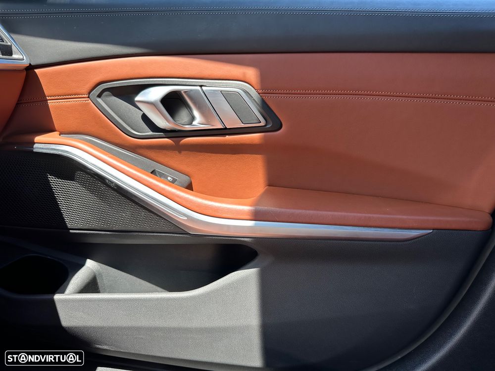 BMW 330 e Touring Line Sport Auto - 35