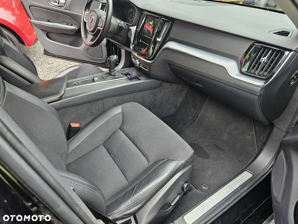 Volvo V60 D3 Momentum Pro - 23