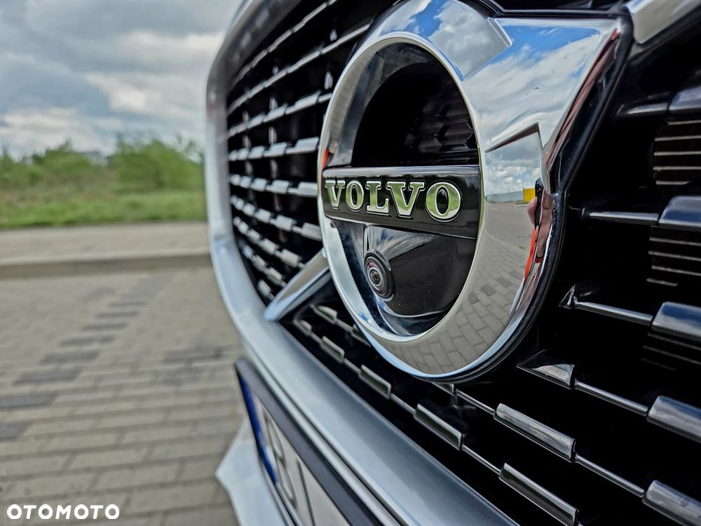 Volvo XC 60 T8 AWD Plug-In Hybrid R-Design - 19