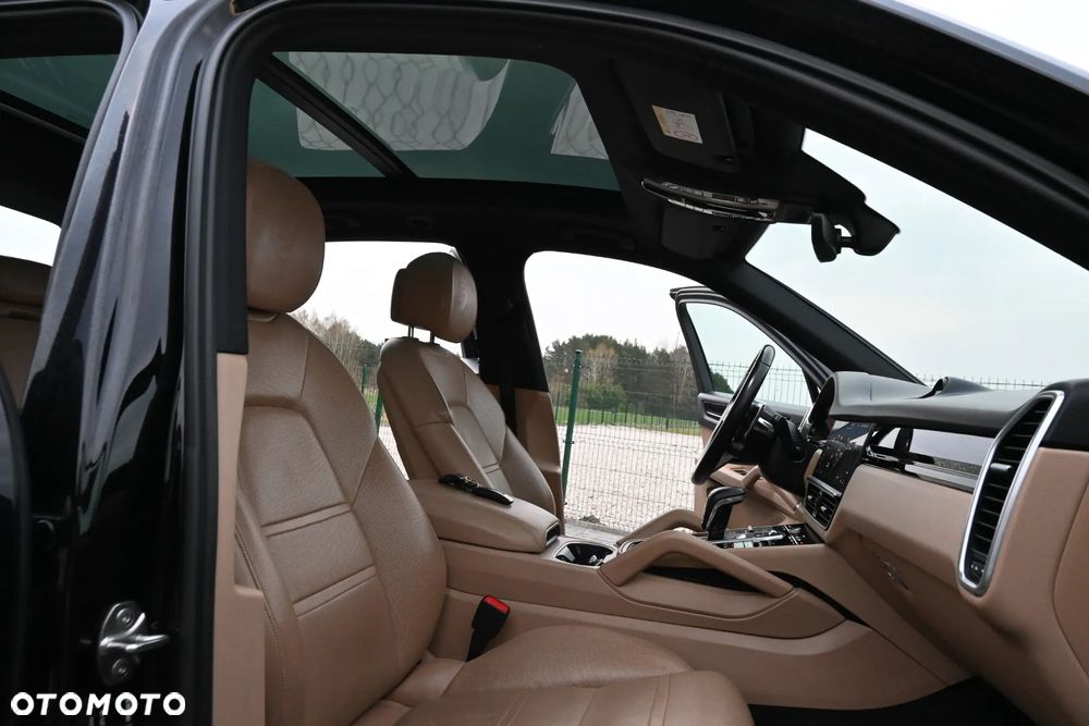 Porsche Cayenne S Platinum Edition - 24