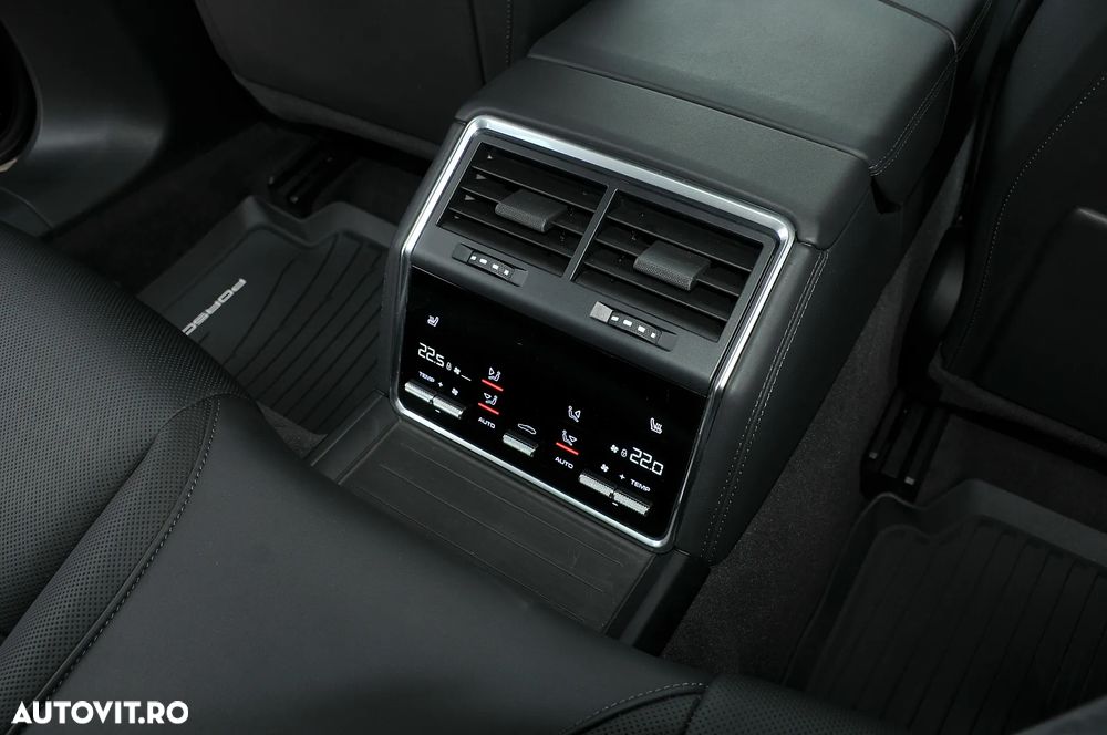 Porsche Panamera 4 Platinum Edition - 12