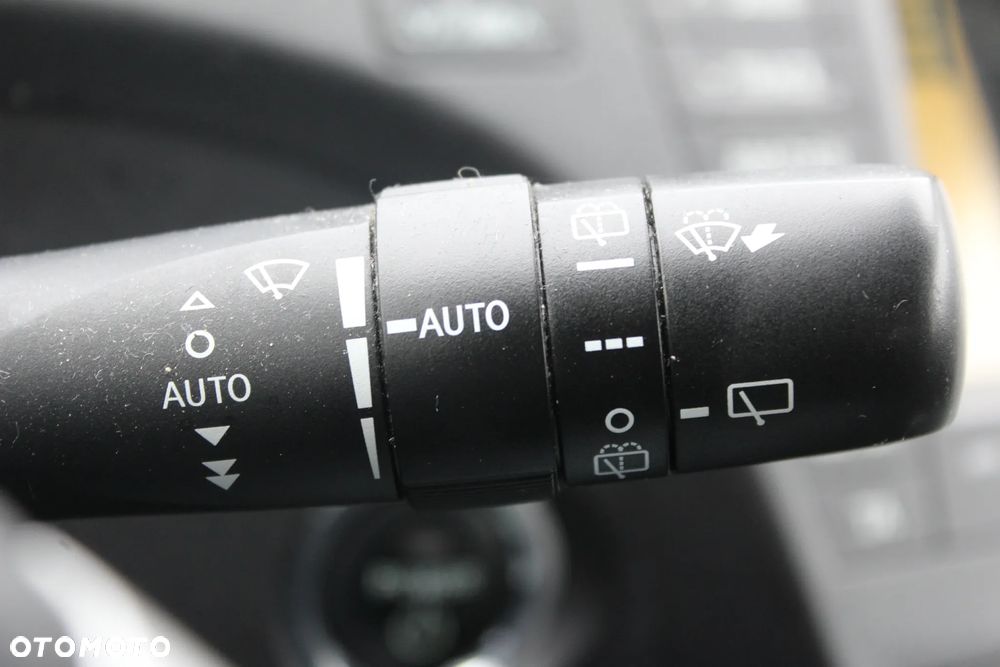 Toyota Prius (Hybrid) Executive - 19