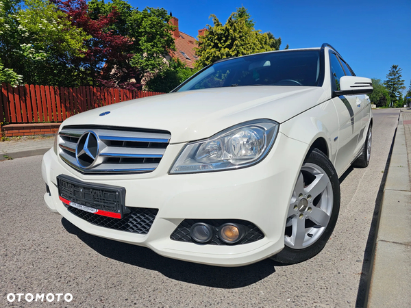 Mercedes-Benz Klasa C 180 T CDI DPF (BlueEFFICIENCY)