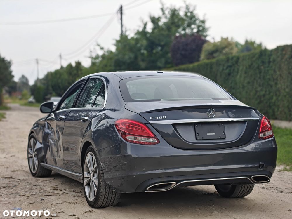 Mercedes-Benz Klasa C 300 7G-TRONIC Exclusive - 4