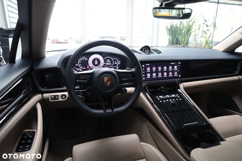 Porsche Panamera 4 - 12
