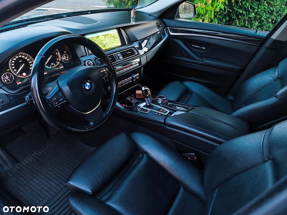 BMW Seria 5 520d xDrive - 14
