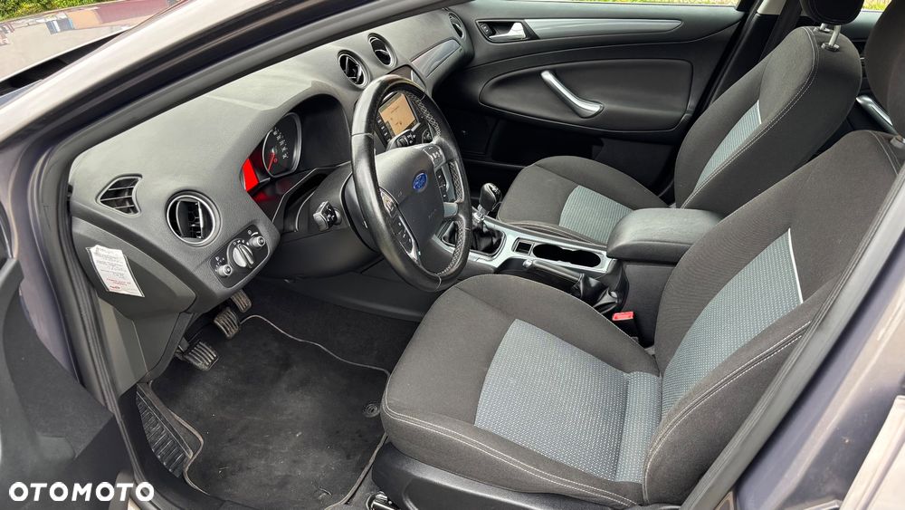 Ford Mondeo - 8