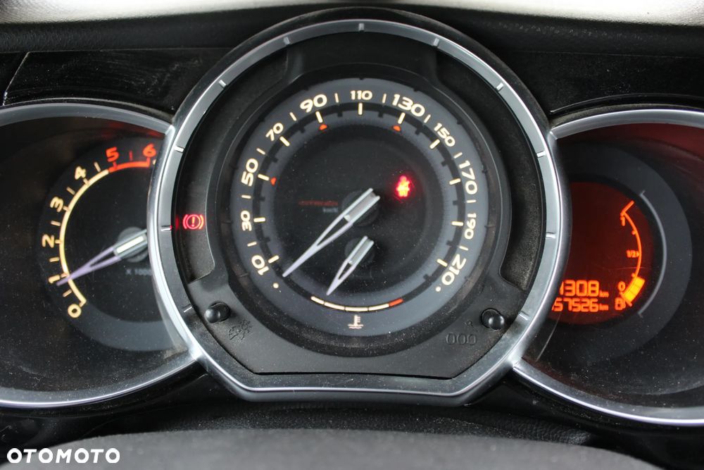 Citroën DS3 1.6 HDi SoChic - 13