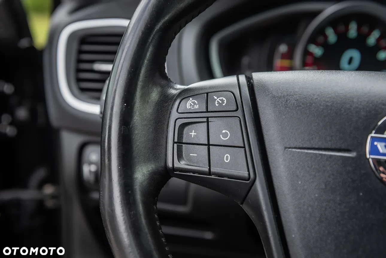 Volvo V40 Cross Country - 19