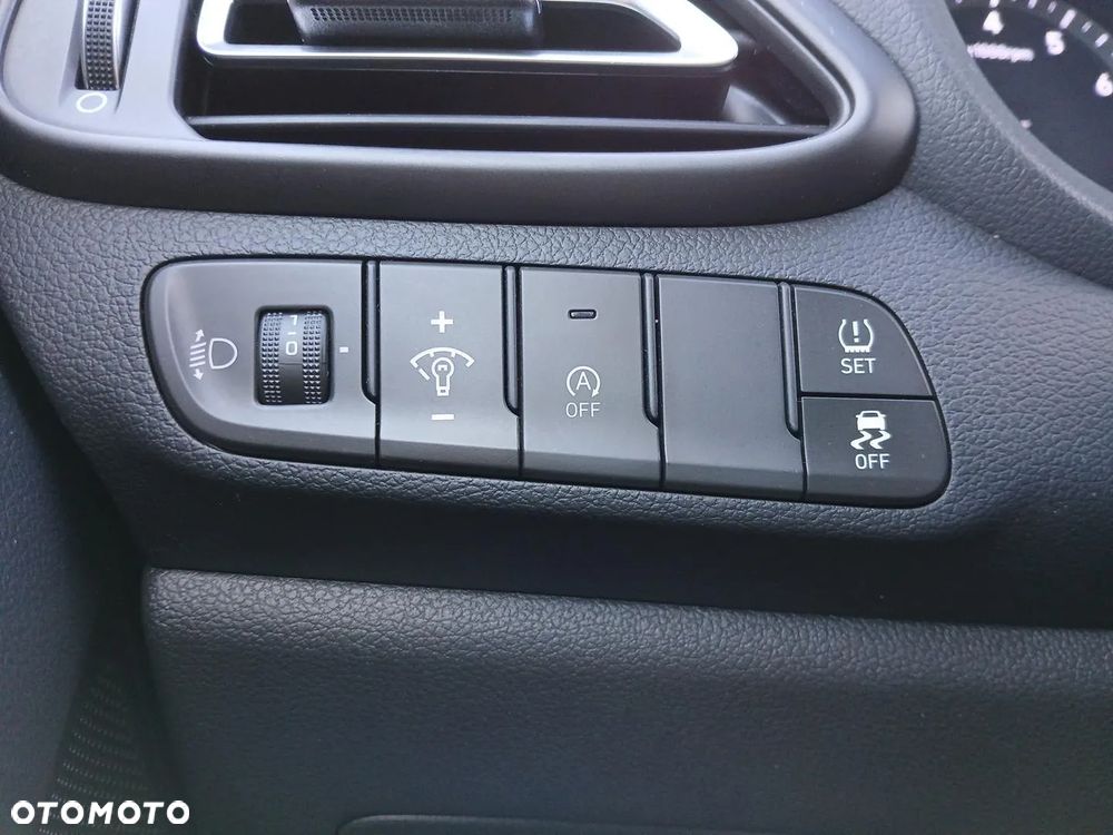 Hyundai i30 1.5 T-GDI 48V Comfort DCT - 22