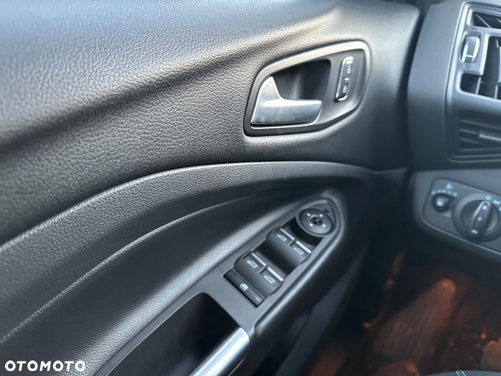 Ford Kuga - 12