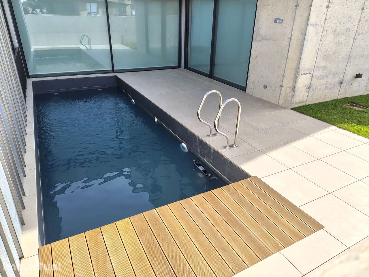 Moradia T5 com piscina e jardim em Canidelo - Grande imagem: 2/55