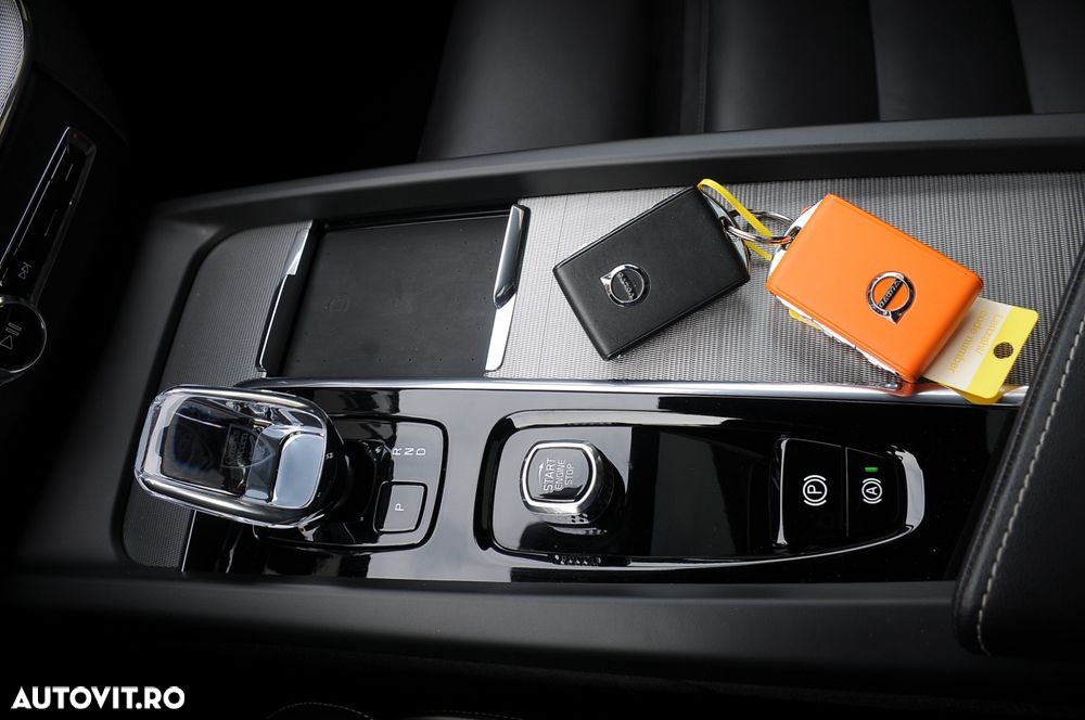 Volvo XC 60 B4 D AWD Plus Dark - 26