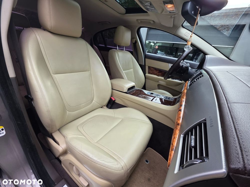 Jaguar XF 3.0 V6 D Luxury - 14