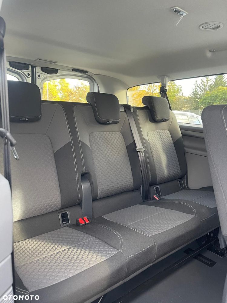 Volkswagen Caravelle - 9