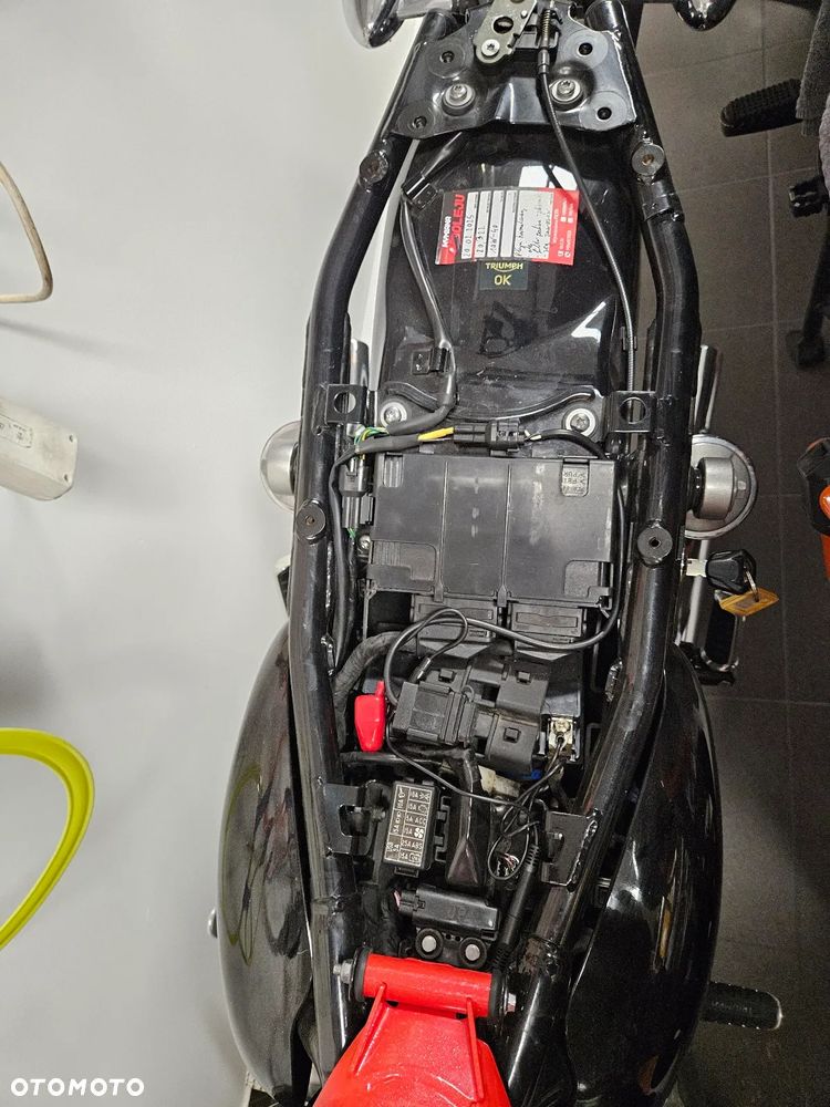 Triumph Bonneville - 6