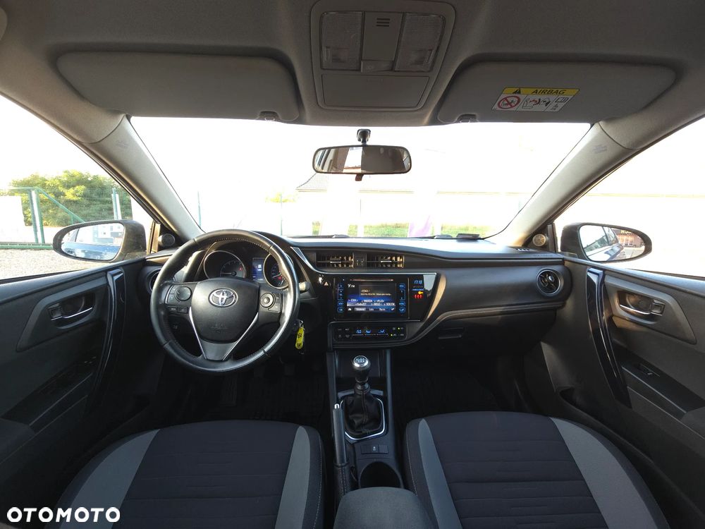 Toyota Auris 2015