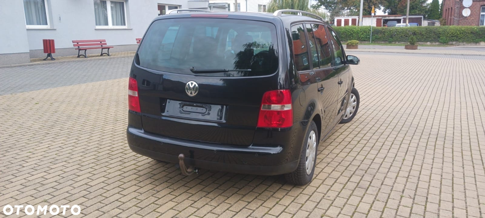 Volkswagen Touran 2.0 TDI DPF BlueMotion Technology DSG Comfortline - 2