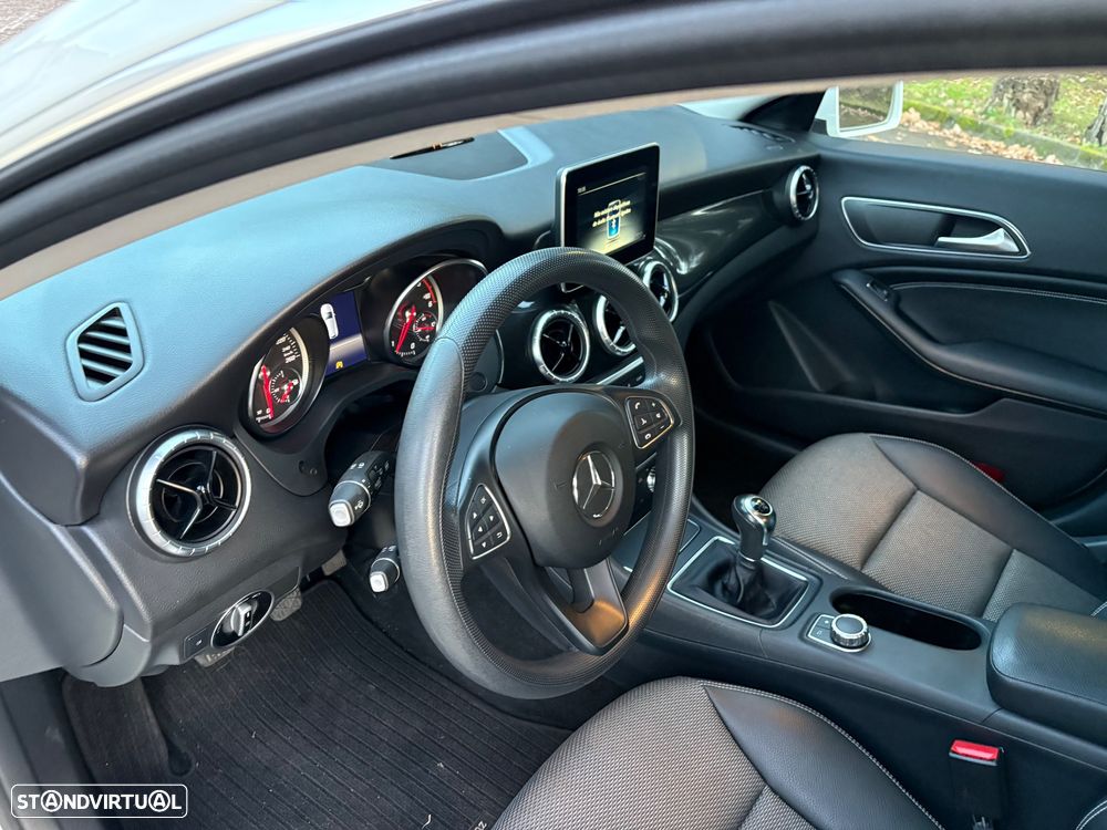 Mercedes-Benz CLA 180 d BlueEFFICIENCY Edition - 9