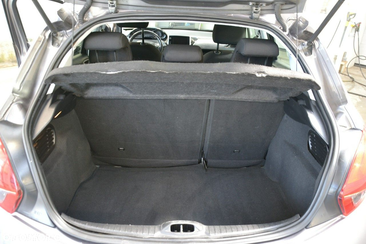 Peugeot 208 - 22