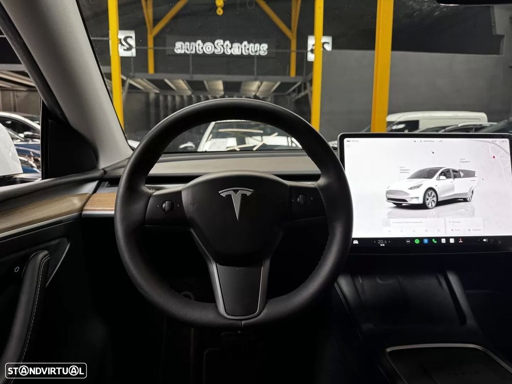 Tesla Model Y - 18