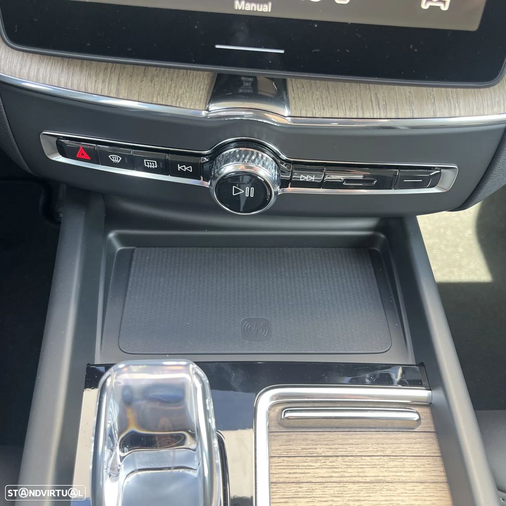Volvo XC 60 2.0 T6 PHEV Plus Dark - 24