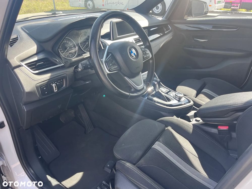 BMW Seria 2 216d Sport Line - 10
