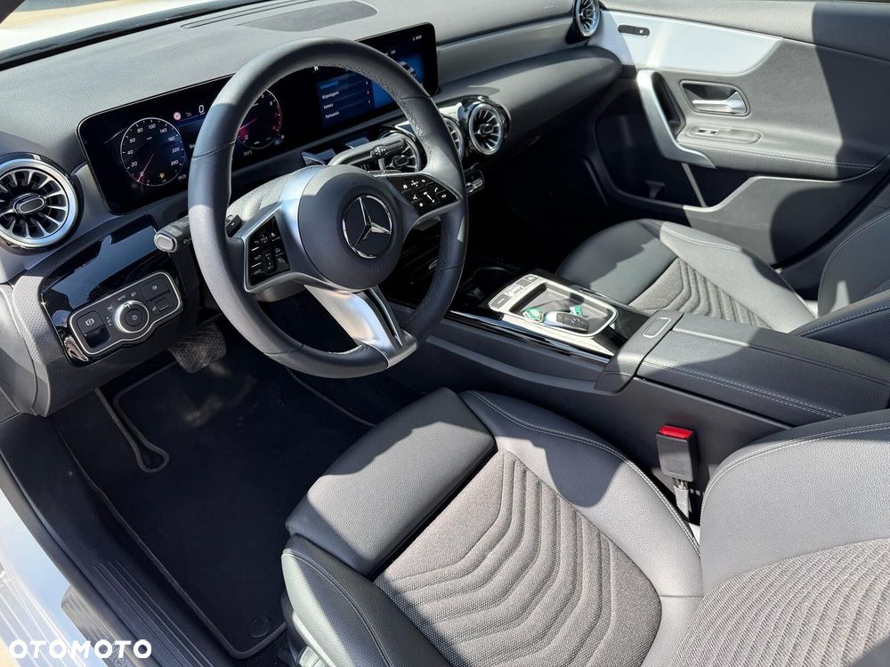 Mercedes-Benz Klasa A 200 Progressive 7G-DCT - 12