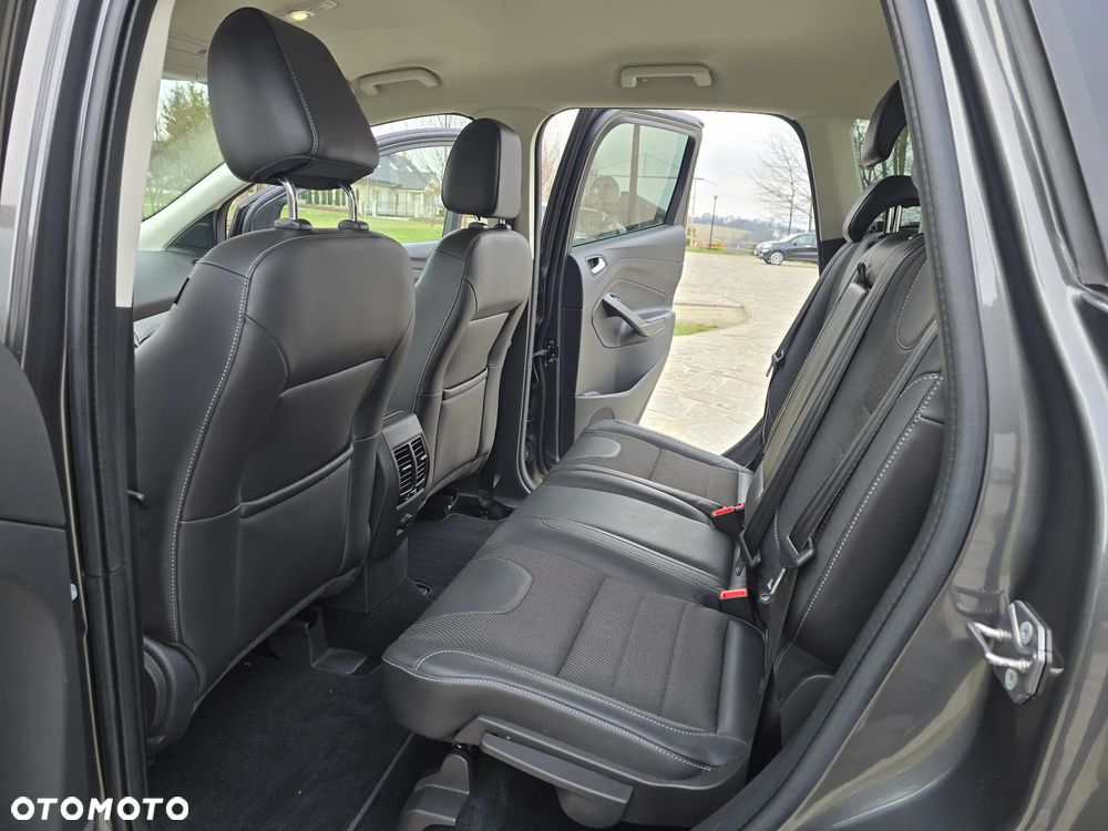 Ford Kuga 2.0 TDCi 2x4 Titanium - 35