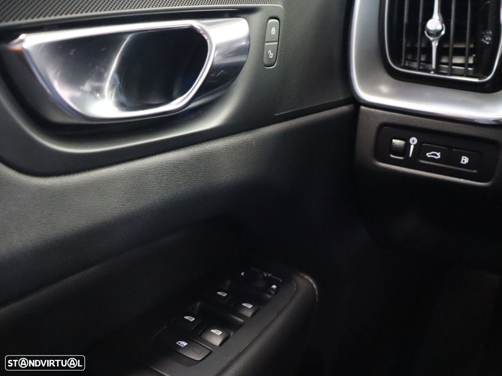 Volvo XC 60 2.0 T6 PHEV Inscription AWD - 14