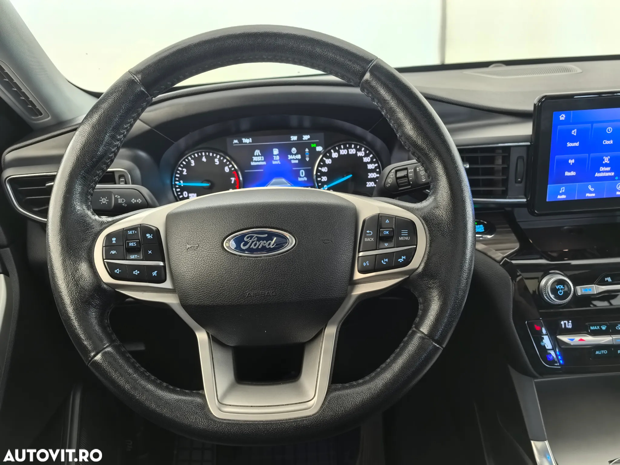 Ford Explorer - 13