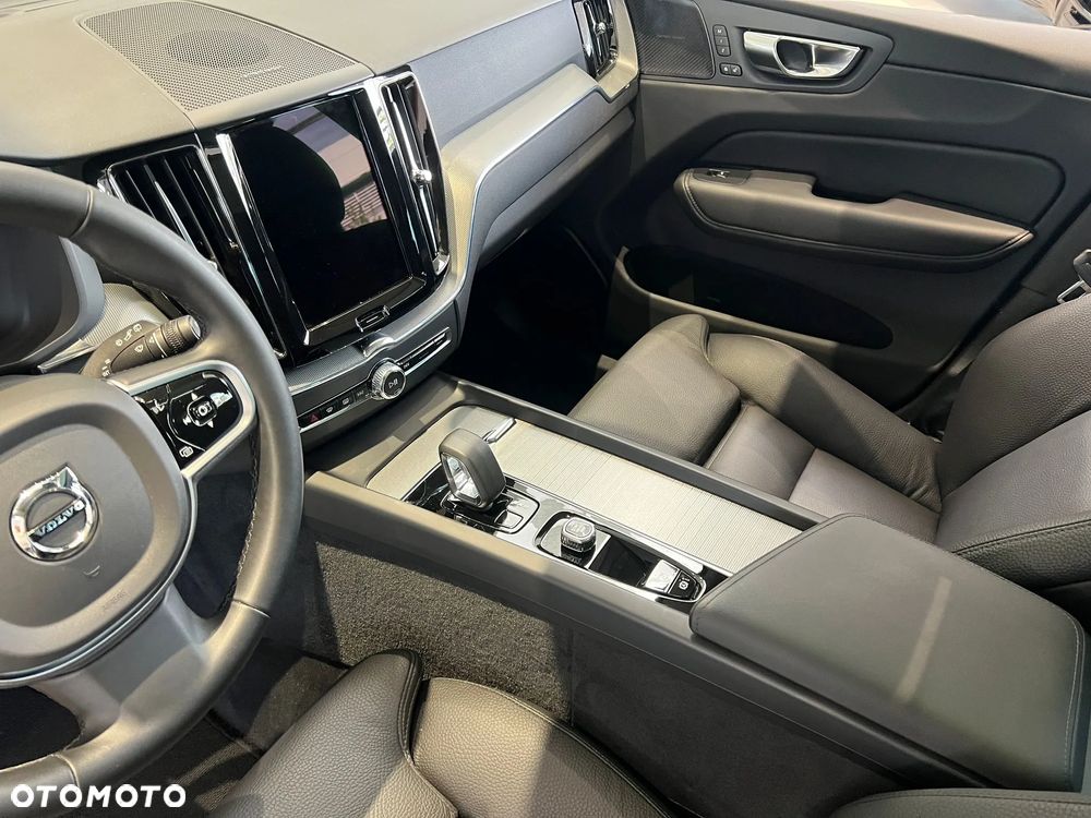 Volvo XC 60 B5 B AWD Plus Dark - 5