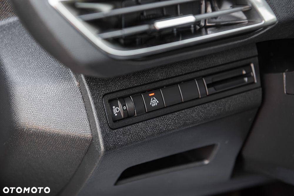 Peugeot 3008 BlueHDi 130 Stop & Start EAT8 Allure Business-Paket - 18