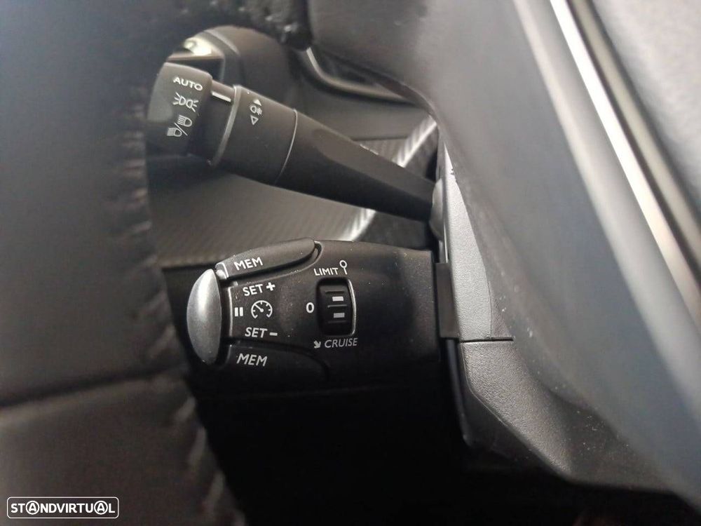 Peugeot 2008 1.2 PureTech Style - 18