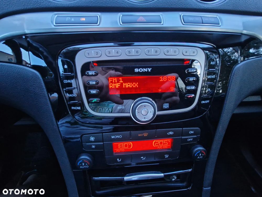 Ford S-Max 2.0 T Titanium - 25