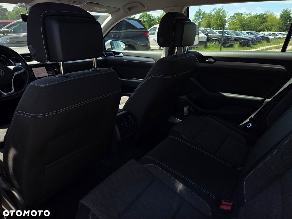 Volkswagen Passat - 12