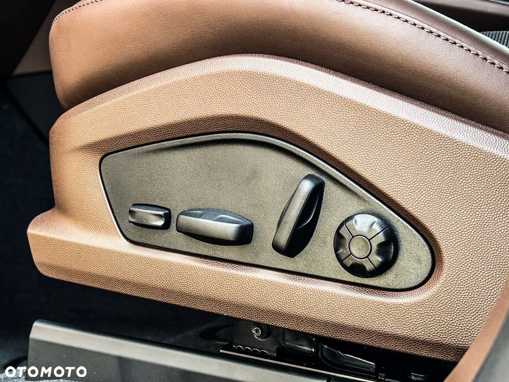 Porsche Macan - 32