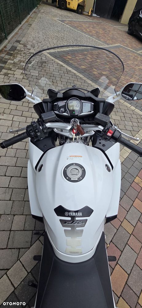 Yamaha FJR - 27