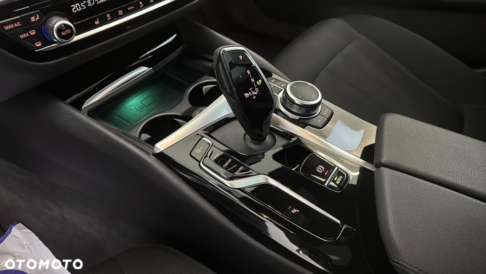 BMW Seria 5 520d xDrive mHEV - 17