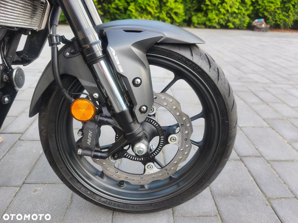 Honda CB - 12