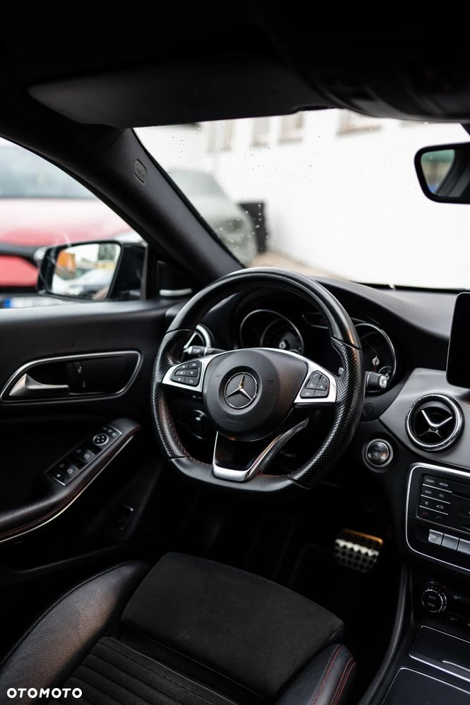 Mercedes-Benz CLA 220 4-Matic AMG Line - 18