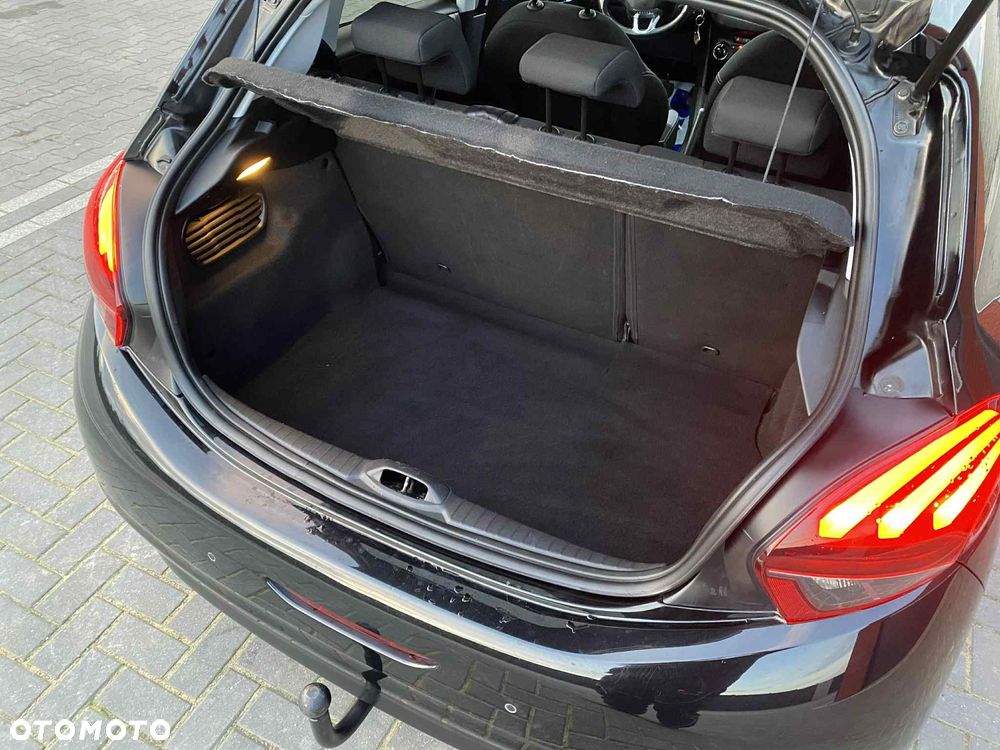 Peugeot 208 1.6 BlueHDi Allure S&S - 26