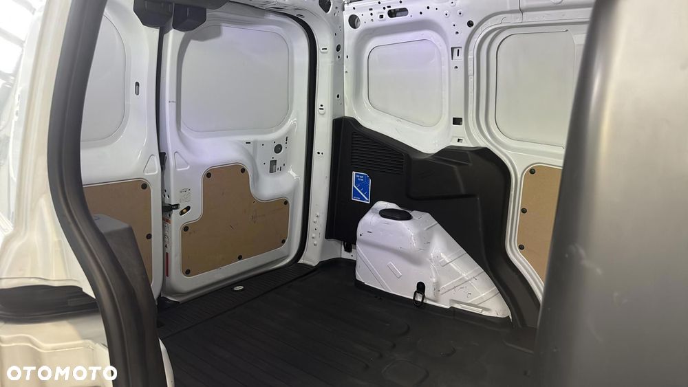 Ford Transit Courier - 17