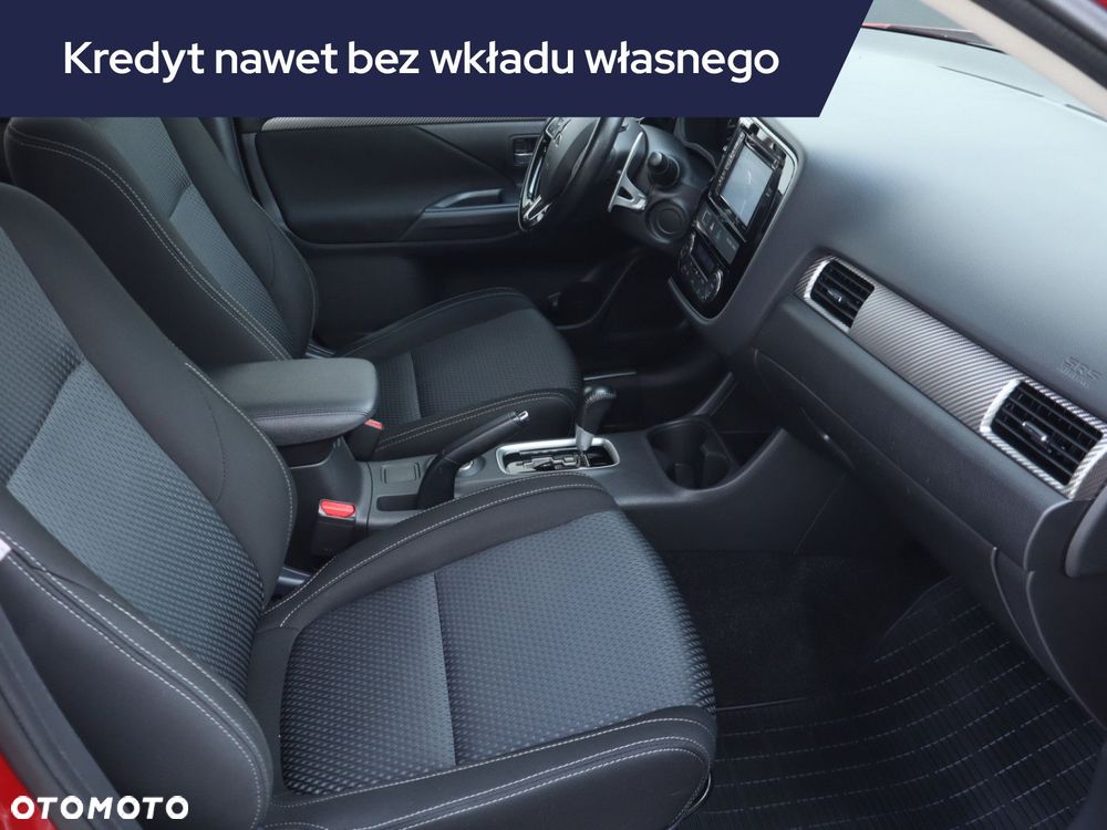 Mitsubishi Outlander - 11