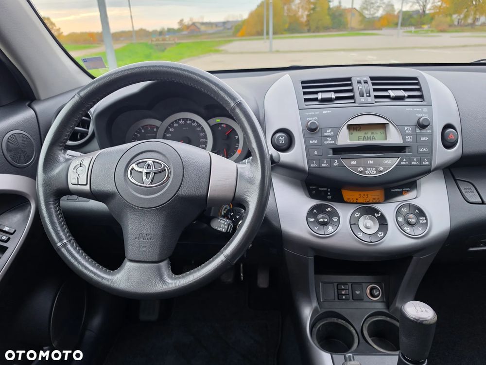 Toyota RAV4 2.0 4x4 Travel - 32