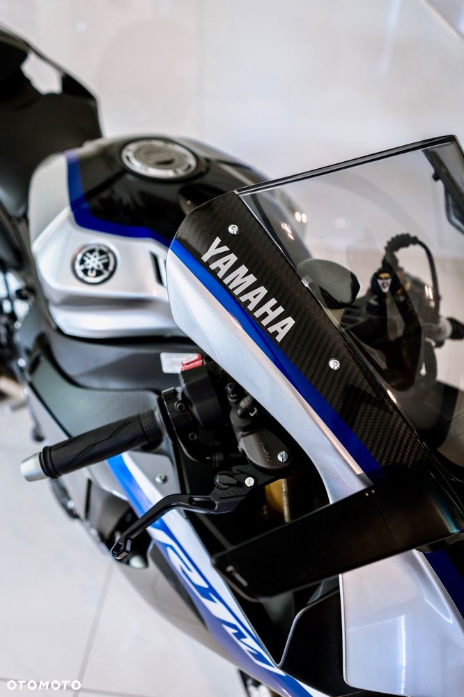 Yamaha R1 - 10