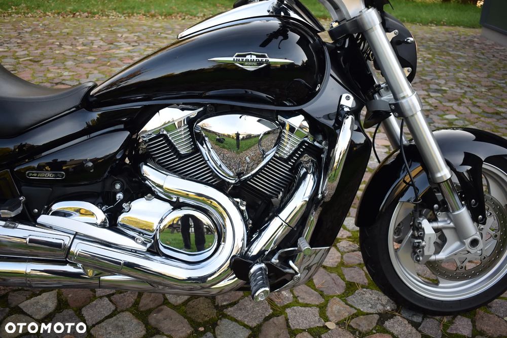Suzuki Intruder - 32