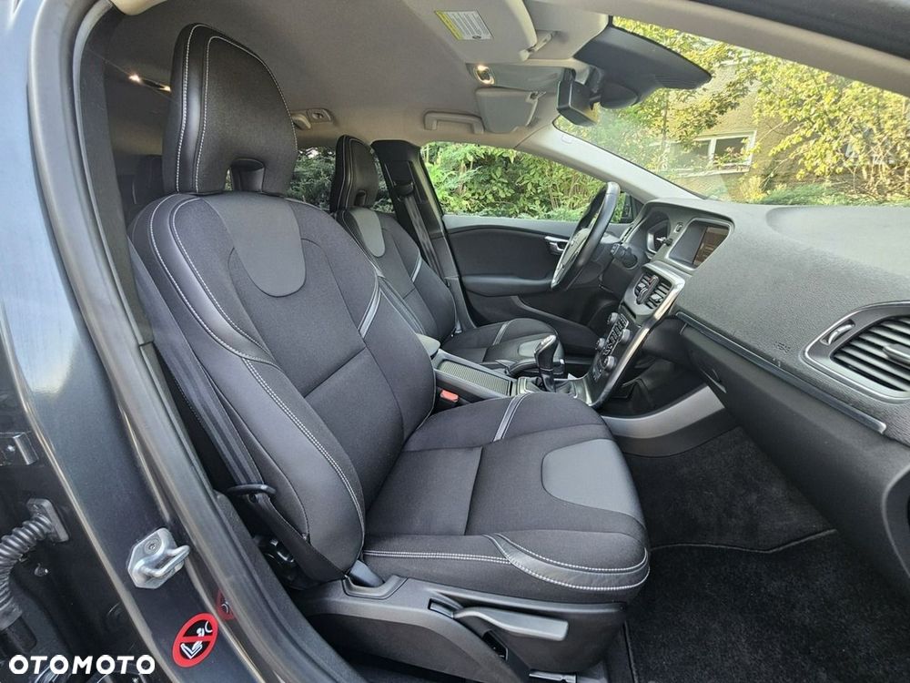 Volvo V40 D2 Momentum - 11