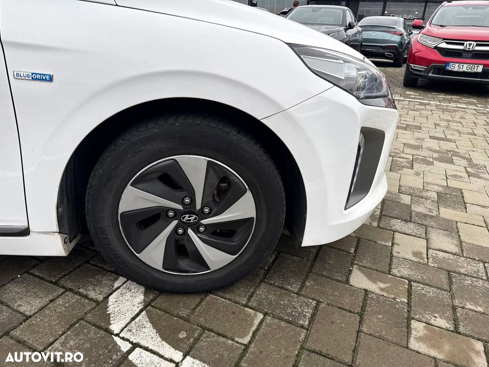 Hyundai IONIQ - 15