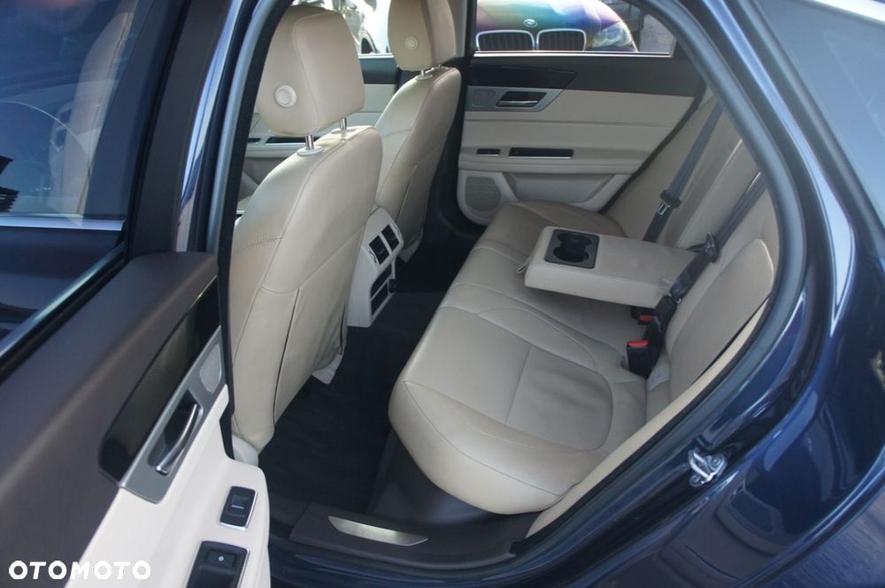 Jaguar XF - 16